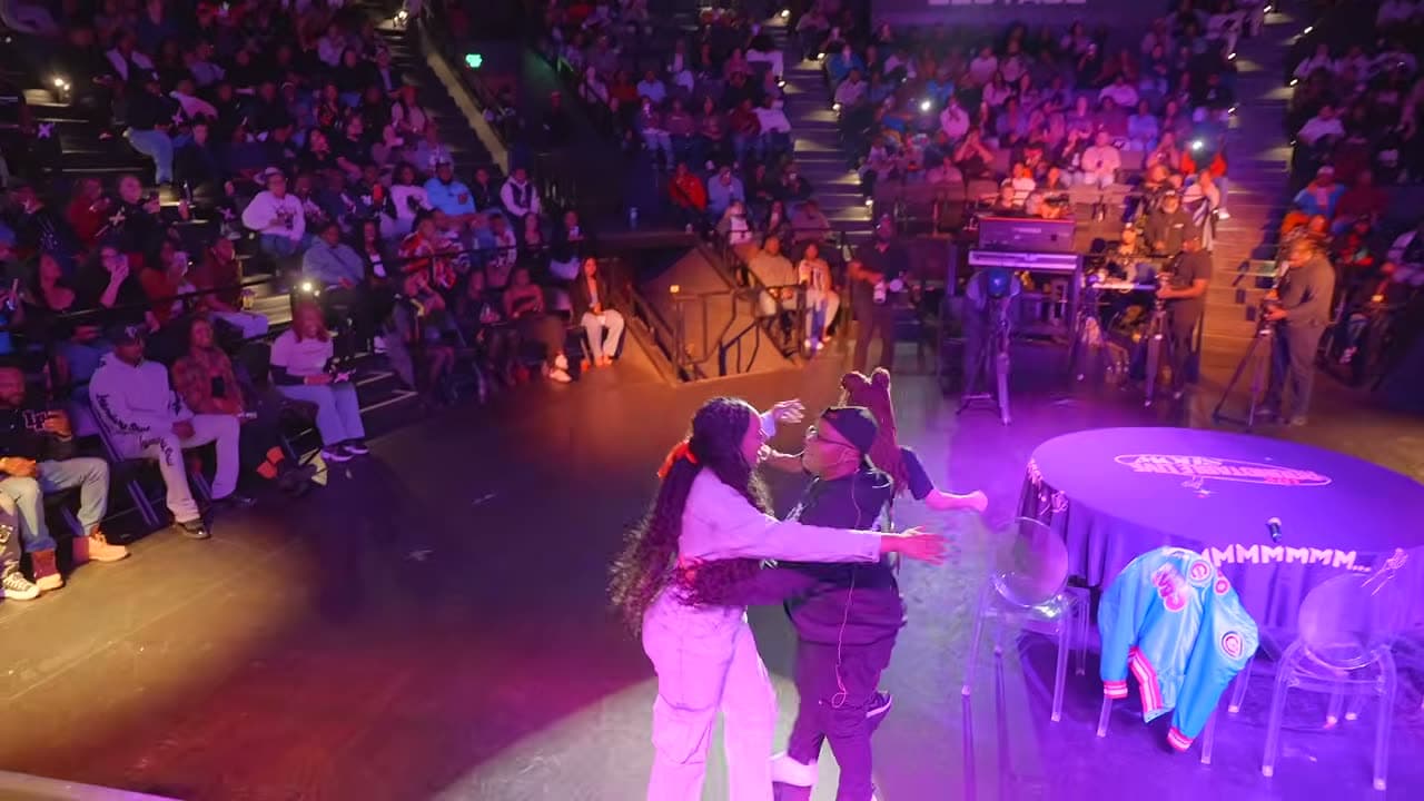 The audience and the round table from above